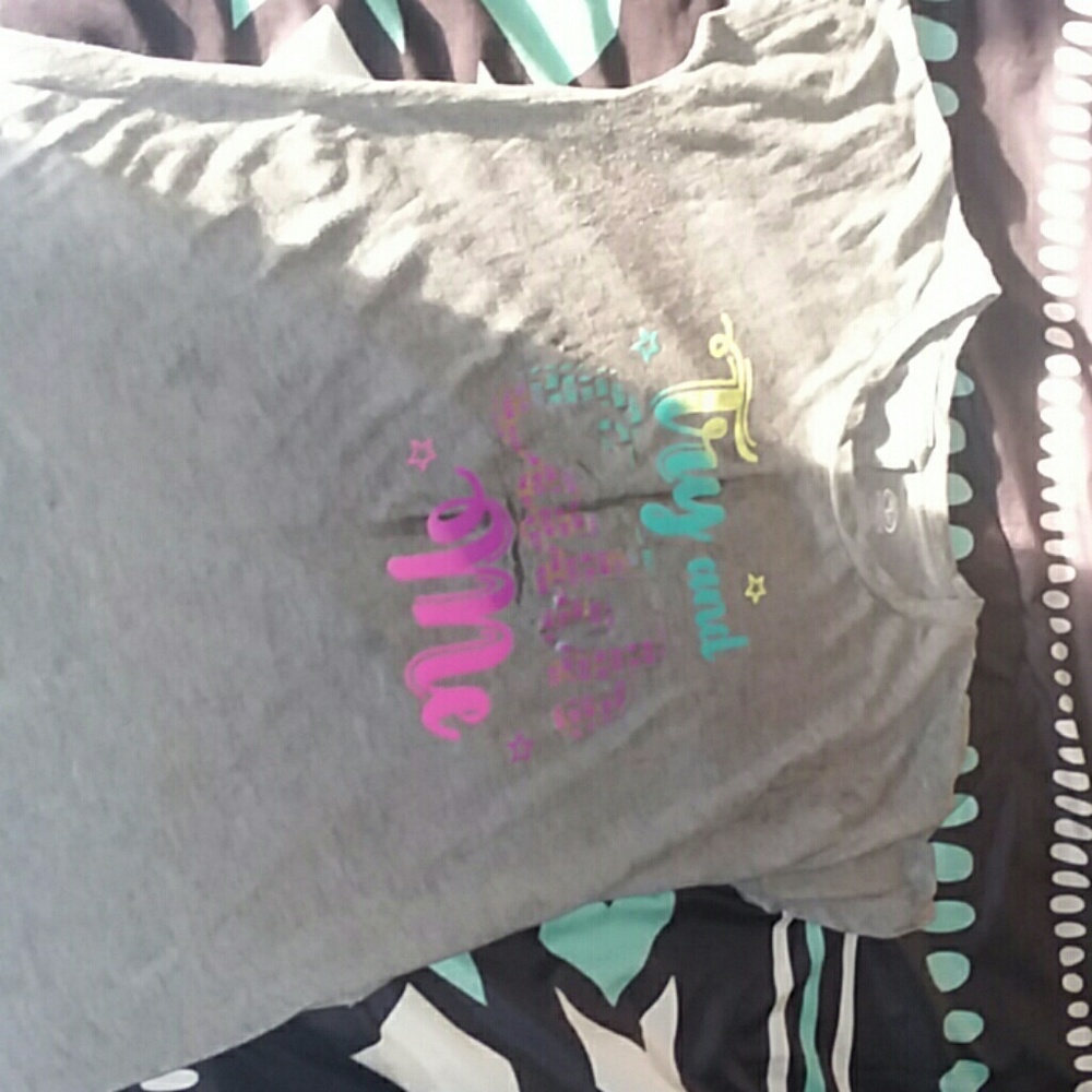 Short sleeves shirt with a cute at the end